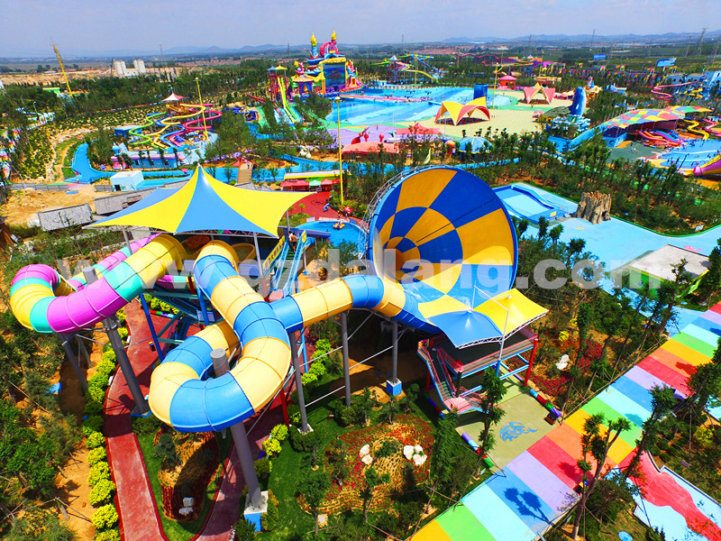 What are the major equipment to be included in a water park?