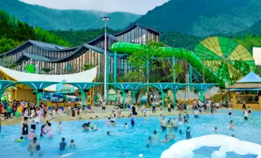 The Grand Opening of Kiln Lake Bamboo Rat Water Park