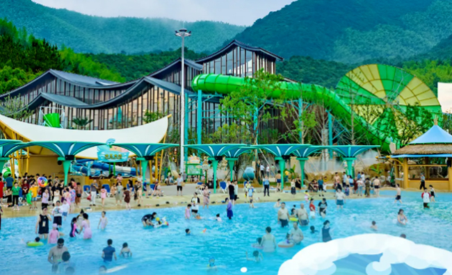 The Grand Opening of Kiln Lake Bamboo Rat Water Park